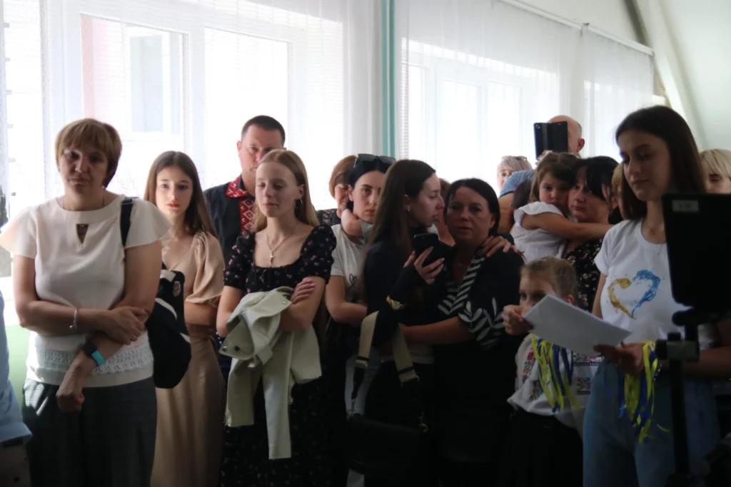 У Миколаївській школі №2 освятили меморіальні дошки Захисникам