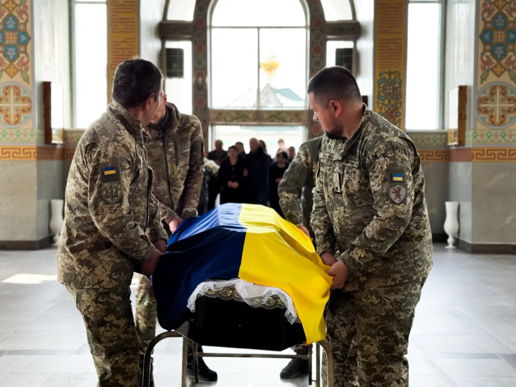 Попрощалися з вихідцями з Миколаєва Михайлом Ярішем та Володимиром Сурняком Попрощалися з вихідцями з Миколаєва Михайлом Ярішем та Володимиром Сурняком