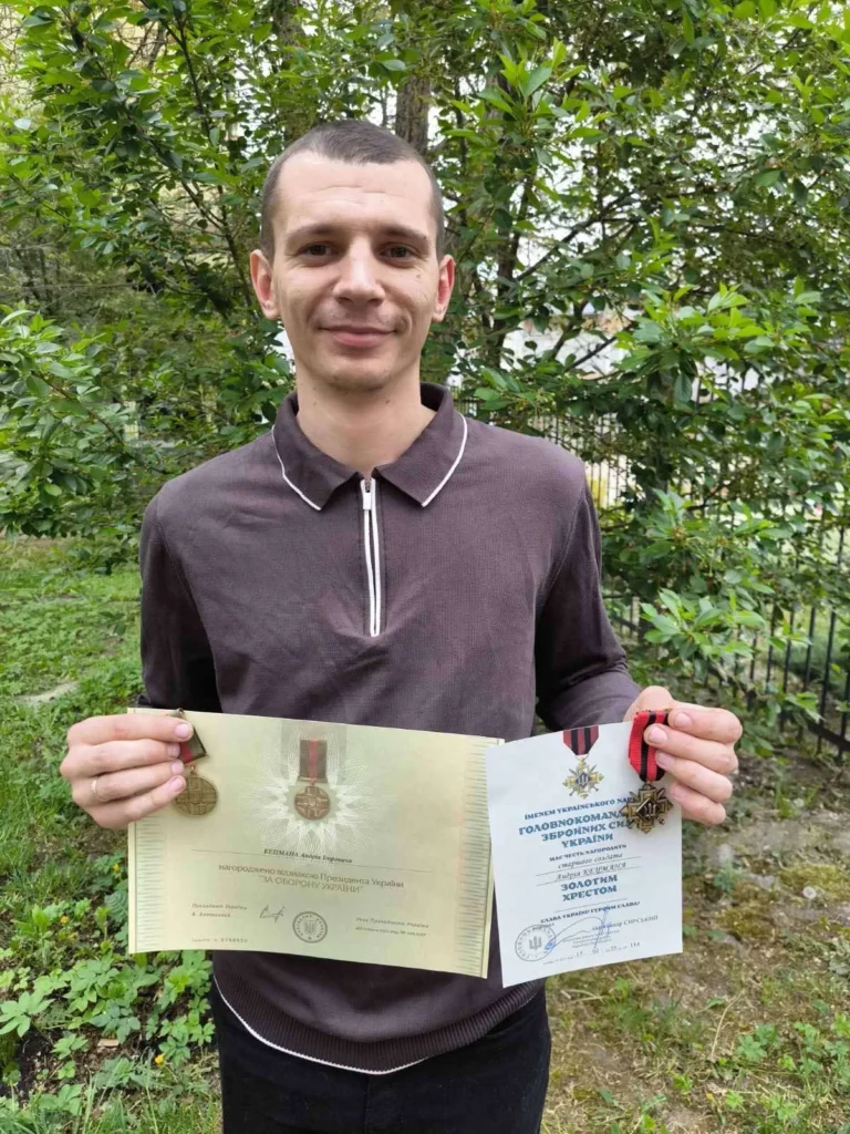 Миколаївця Андрія Кецмана нагороджено ”Золотим хрестом” та відзнакою від президента України Миколаївця Андрія Кецмана нагороджено ”Золотим хрестом” та відзнакою від президента України