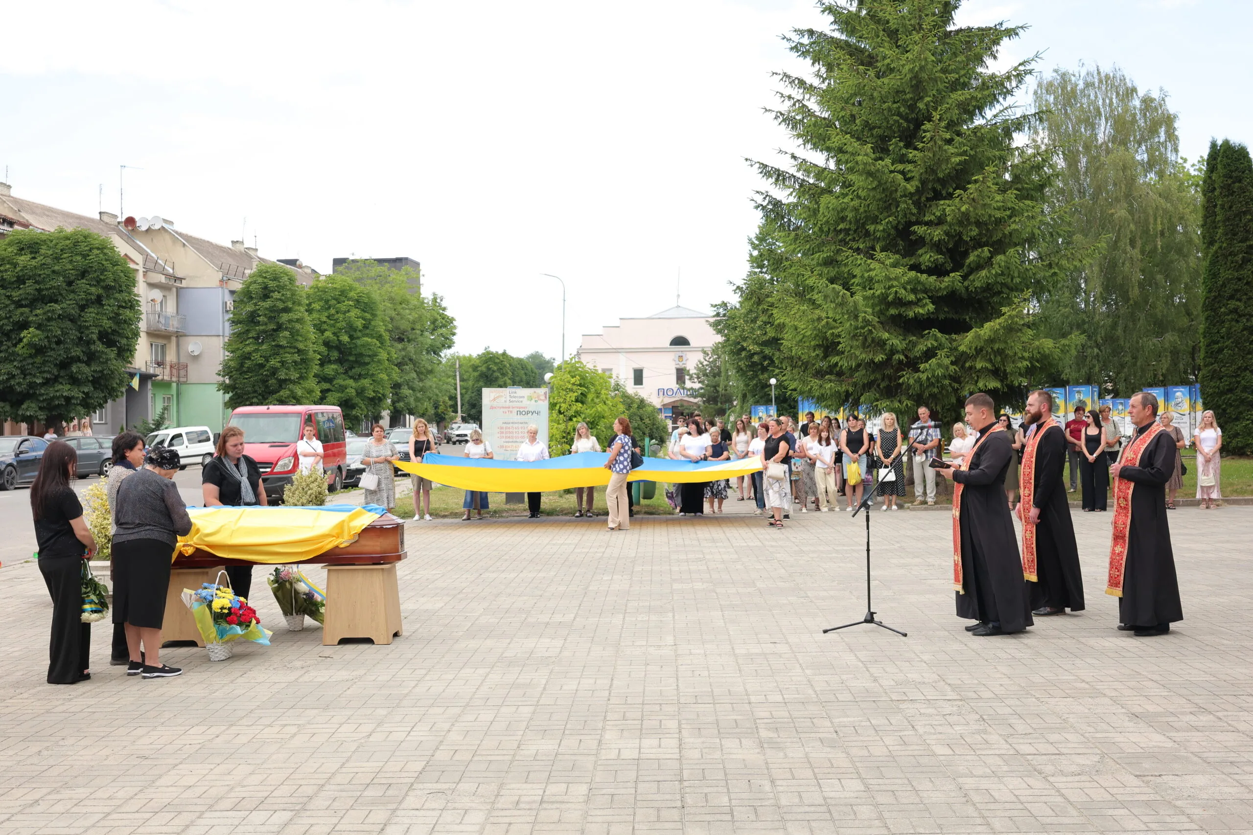 “Ми знову зустрічаємо новітнього Героя і віддаємо у руки близьких”: попрощалися з Михайлом Мошовським