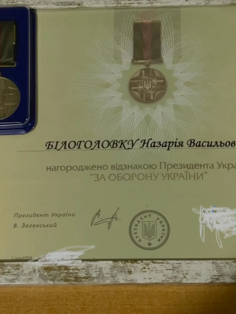 З пораненням сів за кермо та вивіз із небезпечної зони 14 бійців – історія бойового медика Назарія Білоголовки З пораненням сів за кермо та вивіз із небезпечної зони 14 бійців – історія бойового медика Назарія Білоголовки