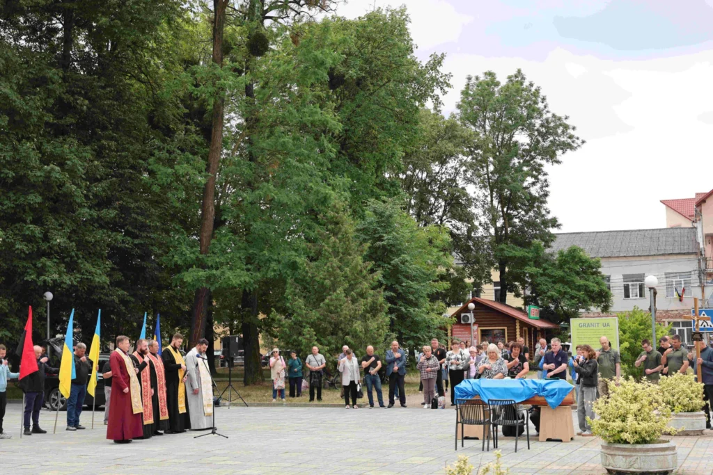 Громада в скорботі за новітнім Героєм Михайлом Куличем Громада в скорботі за новітнім Героєм Михайлом Куличем