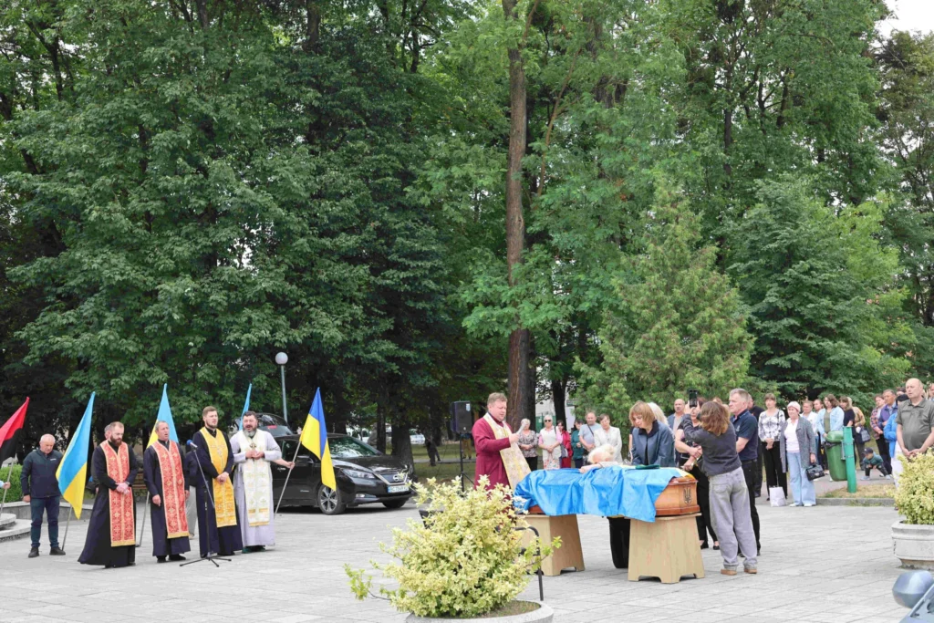 Громада в скорботі за новітнім Героєм Михайлом Куличем Громада в скорботі за новітнім Героєм Михайлом Куличем