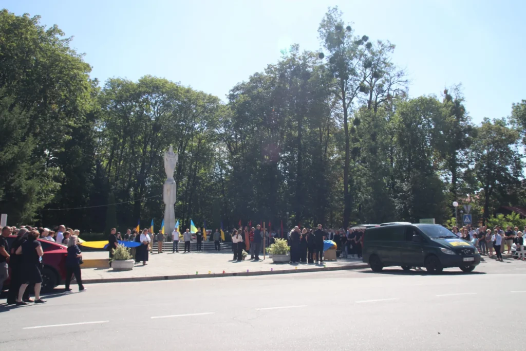 Ось найвища ціна Незалежності України – у Миколаєві прощаються з Героєм Богданом Стадником