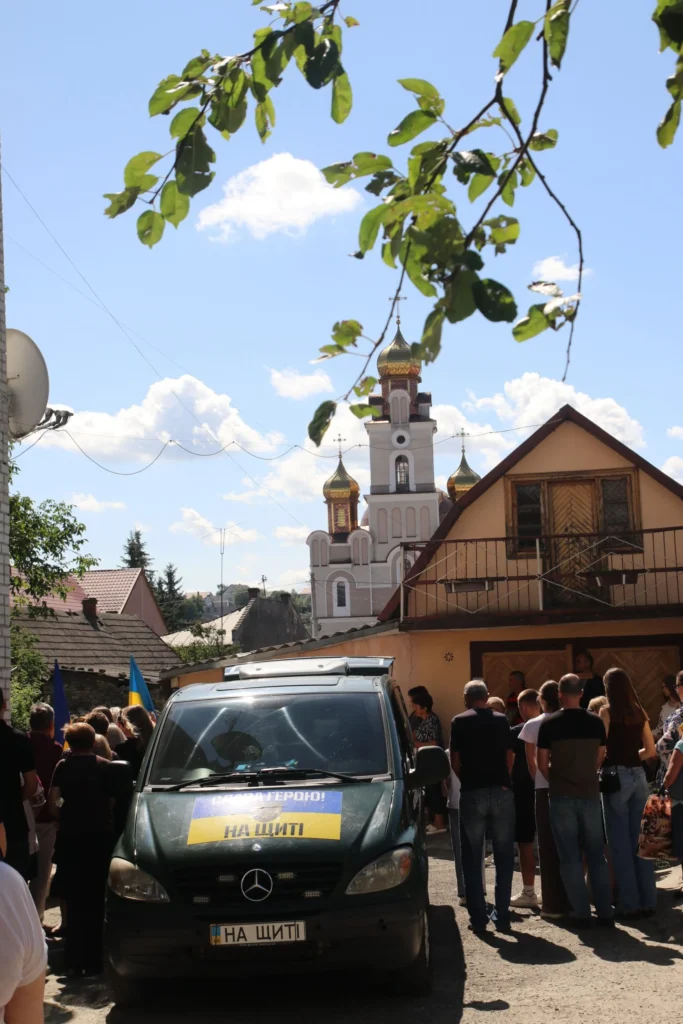 Ось найвища ціна Незалежності України – у Миколаєві прощаються з Героєм Богданом Стадником