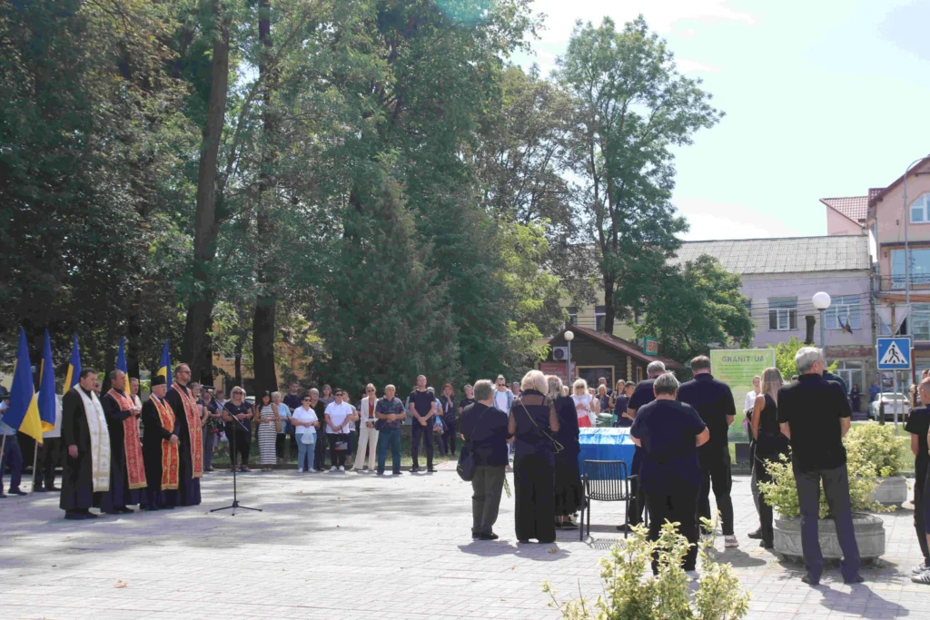 Віддають останню шану Герою Богдану Панченку Віддають останню шану Герою Богдану Панченку