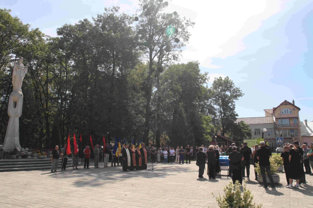 Віддають останню шану Герою Богдану Панченку Віддають останню шану Герою Богдану Панченку