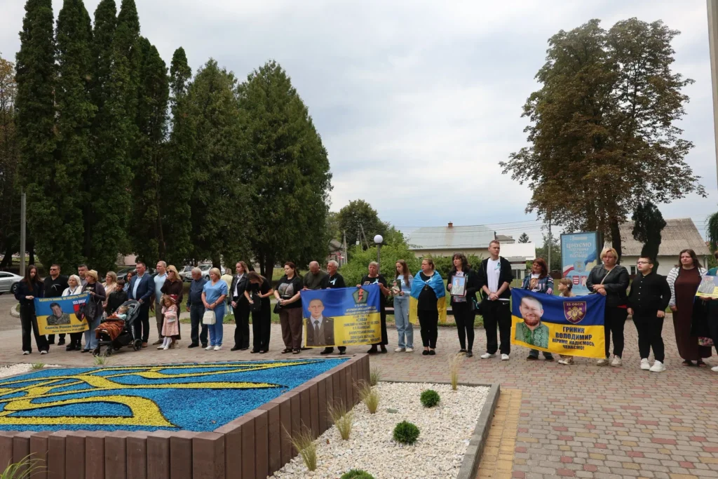 ”Дзвін пам’яті” – у Миколаєві провели акцію нагадування про зниклих безвісти військовослужбовців та полонених ”Дзвін пам’яті” – у Миколаєві провели акцію нагадування про зниклих безвісти військовослужбовців та полонених