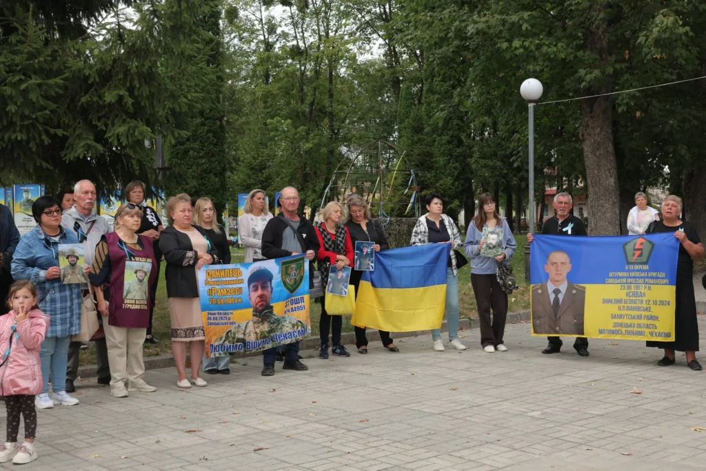 ”Дзвін пам’яті” – у Миколаєві провели акцію нагадування про зниклих безвісти військовослужбовців та полонених ”Дзвін пам’яті” – у Миколаєві провели акцію нагадування про зниклих безвісти військовослужбовців та полонених